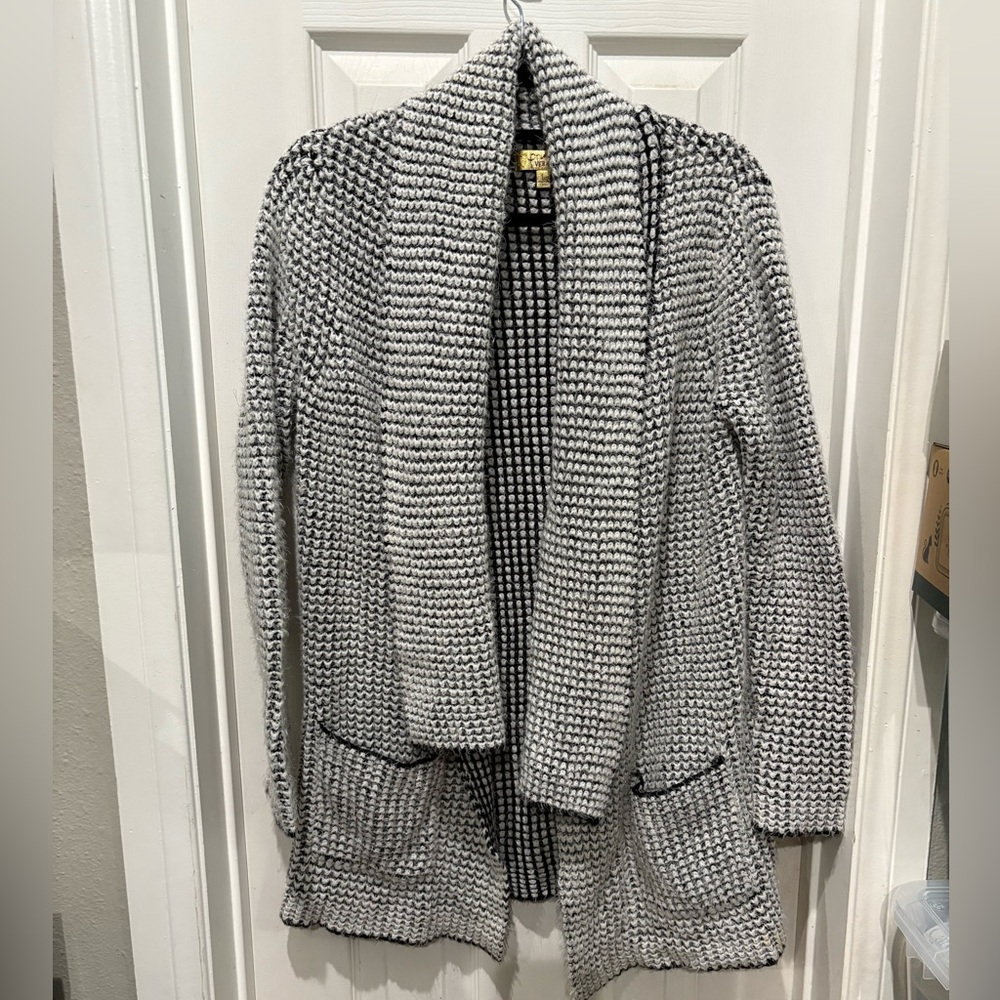 Princess‎ Vera Wang Black and White Waterfall Cardigan Sweater L